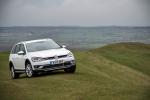 Volkswagen Golf Alltrack 2017 года (UK)